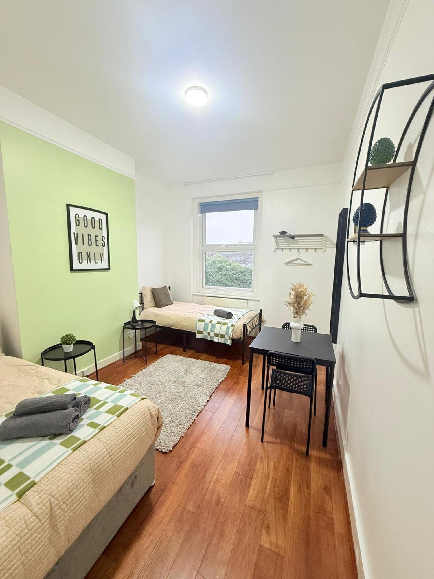 Cricklewood Broadway Guest Home 伦敦 外观 照片