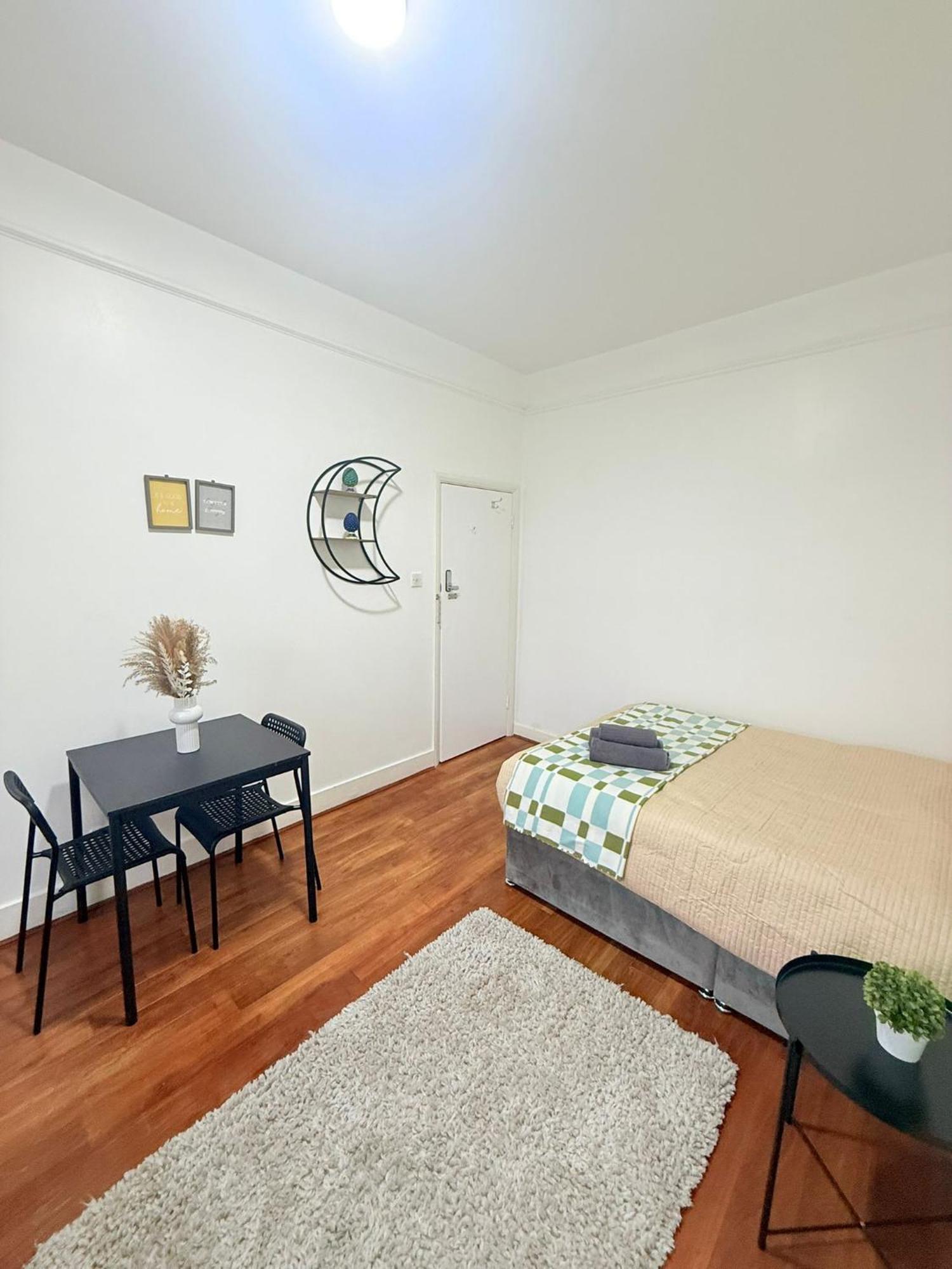Cricklewood Broadway Guest Home 伦敦 外观 照片
