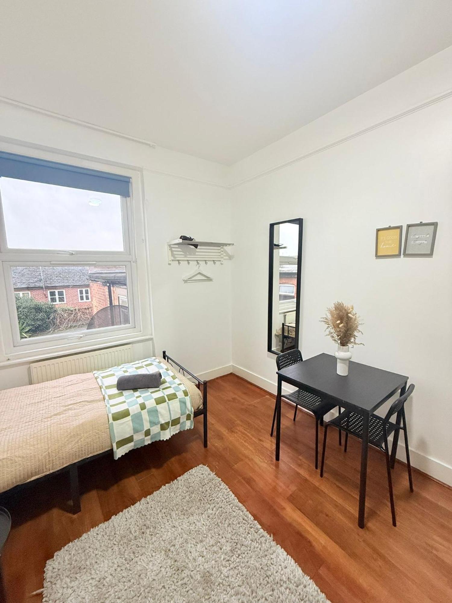 Cricklewood Broadway Guest Home 伦敦 外观 照片